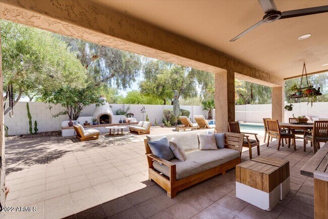 Building Photo - 4581 S Crosscreek Dr