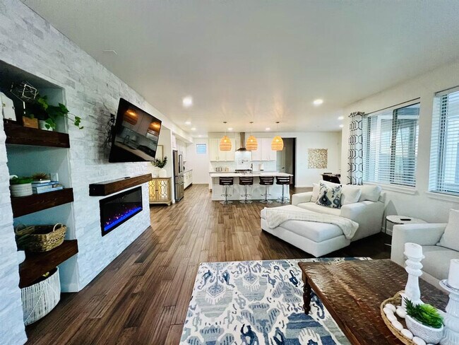 Building Photo - 15557 W 95th Ave