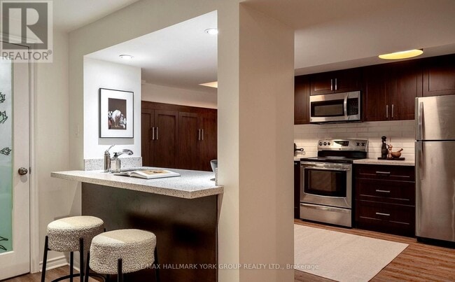 Building Photo - 228 Yorkshire Dr