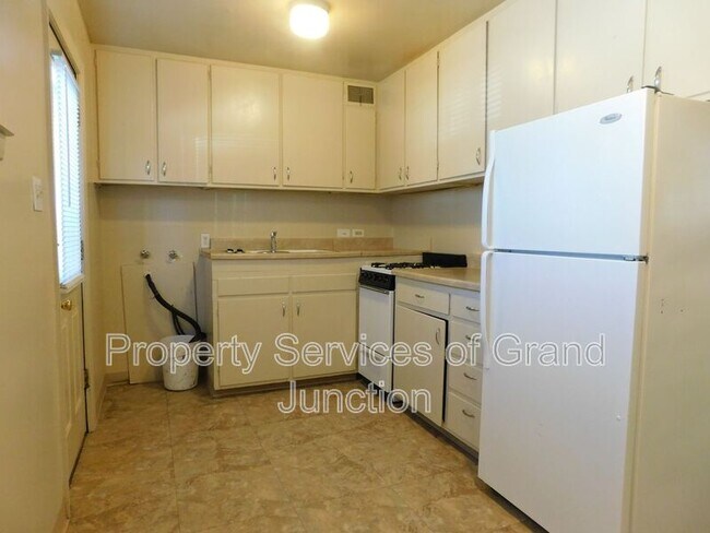Foto del edificio - 1368 Elm Ave