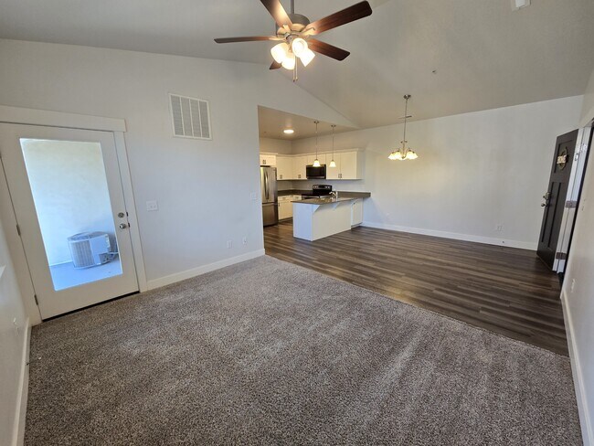 Foto del edificio - 1985 N 3330 W