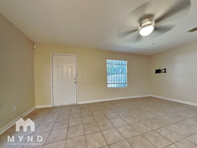 Foto del edificio - 6128 Sidney St