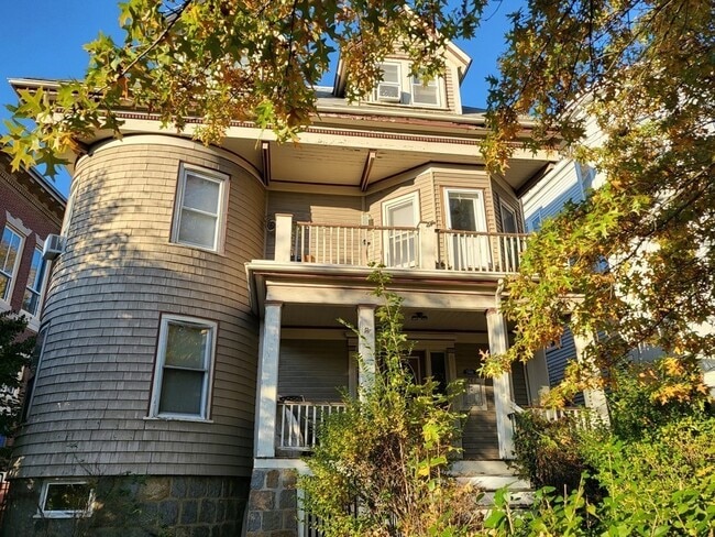 Building Photo - 760 Columbia Rd