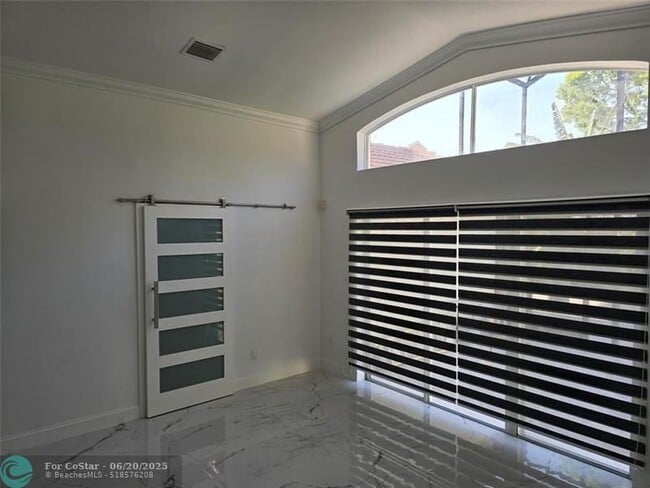 Foto del edificio - 19231 SW 2nd St
