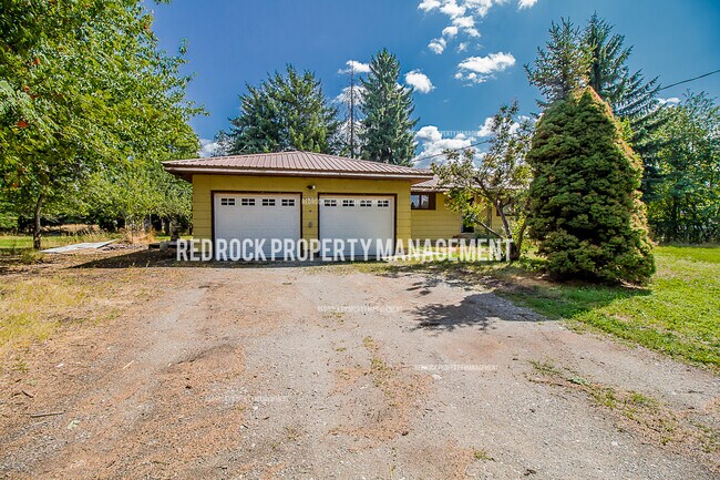 Building Photo - 9764 N Maple St