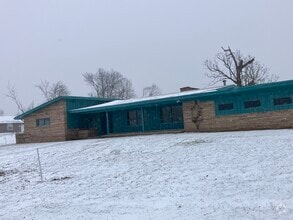 Building Photo - 602 N Sioux Ave