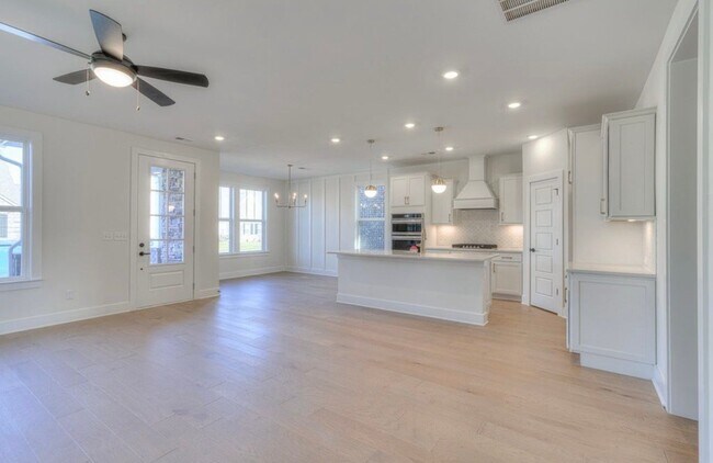 Foto del edificio - 9131 Headwaters Dr