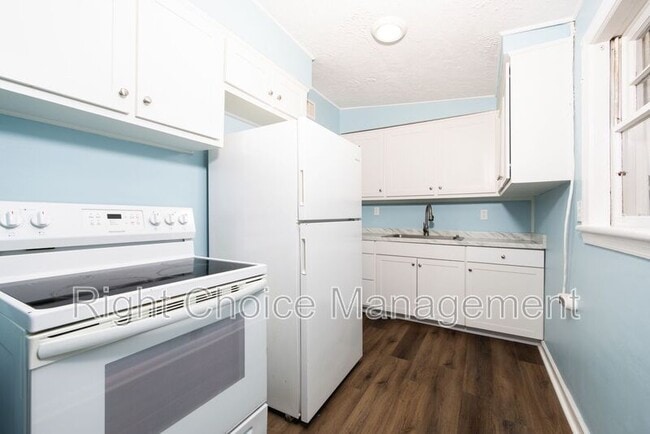 Foto del edificio - 5847 Forrest Rd