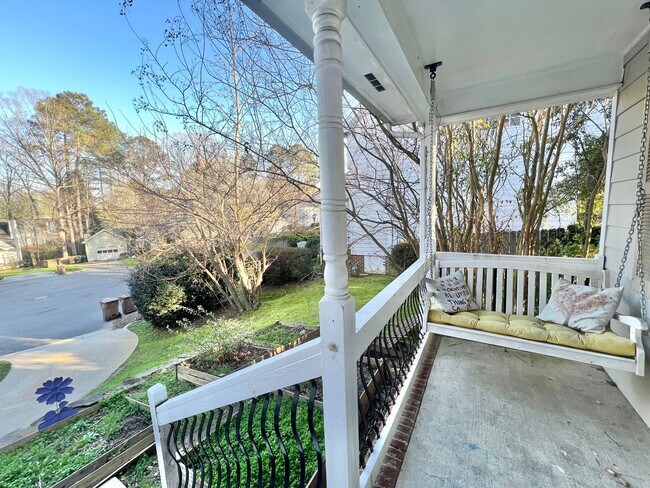 Foto del edificio - Authentic 3BD, 2.5BA Cary Home with 1-Car ...