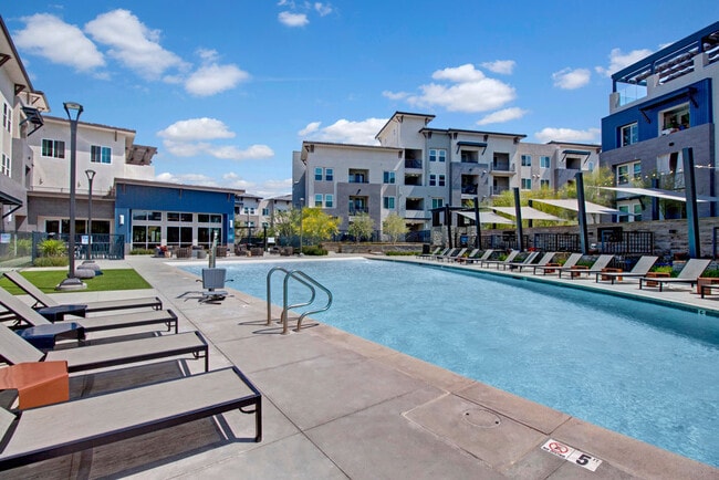 Building Photo - Array Vista Canyon