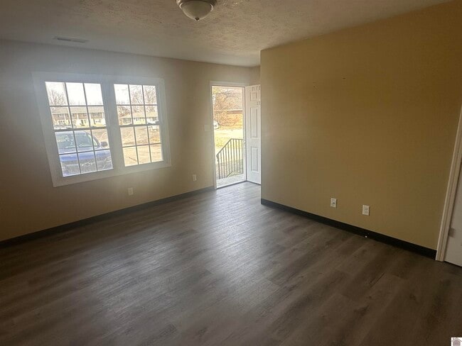 Building Photo - 122 Barcelona Ct