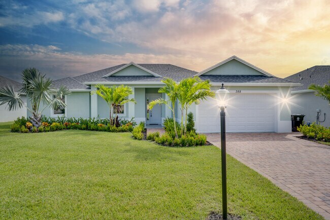 Building Photo - 388 SW Vista Lake Dr
