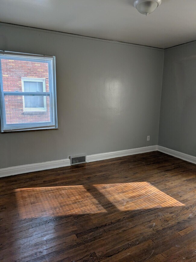 Foto del edificio - 5218 Bedford St