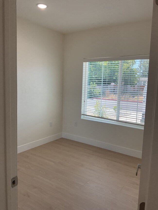 Building Photo - New Build 2 bedroom 2bath