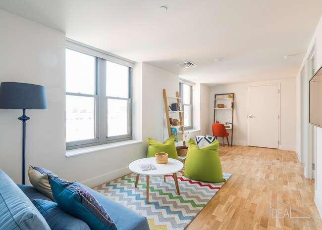Foto del edificio - 307 Clarkson Ave
