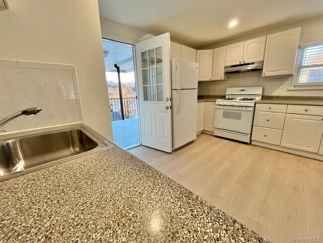 Foto del edificio - 103 Bennett Ave