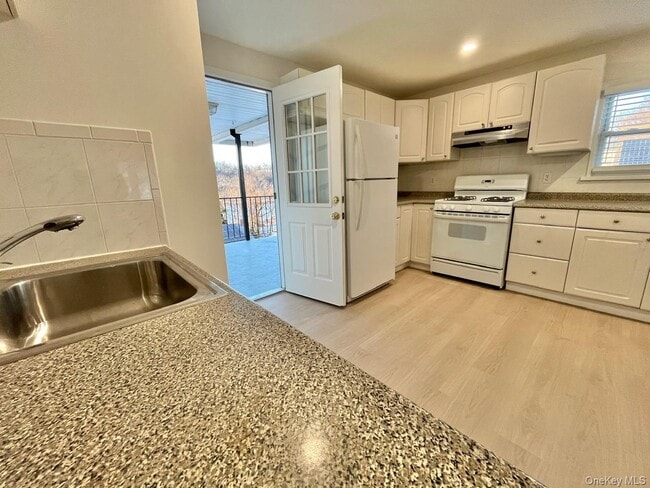 Building Photo - 103 Bennett Ave