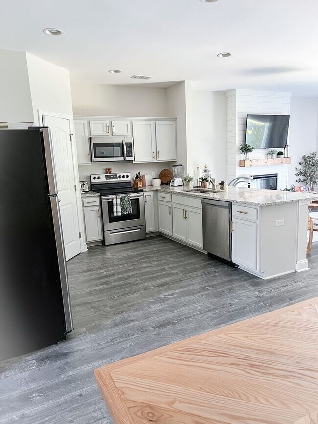 Foto del edificio - 3 Bedroom Townhome