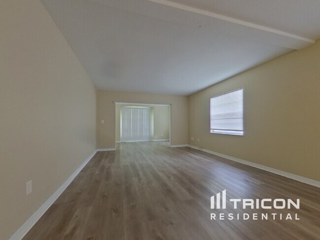 Foto del edificio - 25200 Quaker Ridge Ave