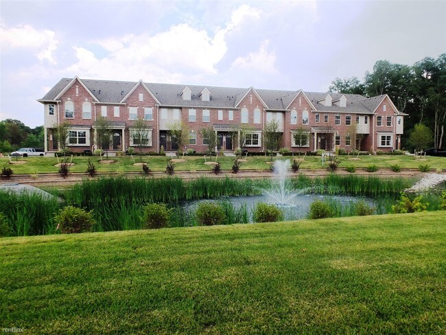 Foto del edificio - 13050 Woodridge Cir