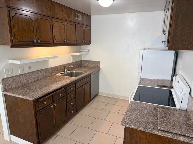 Building Photo - 448 Richmond Dr