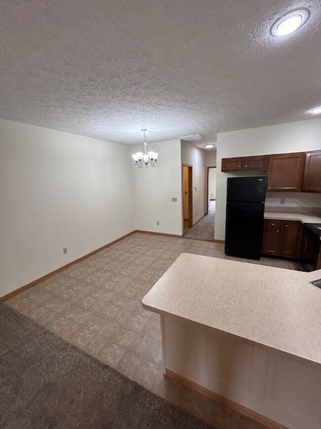 Foto del edificio - Executive Ranch Condo with 1 Bedroom, 1 Bath, and 1-Car Attached Garage in Troy, Ohio