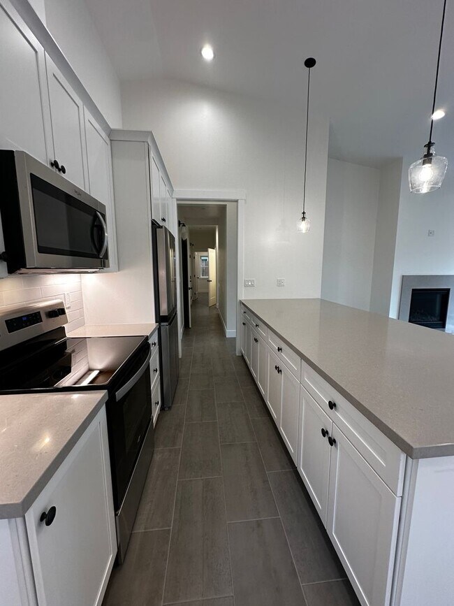 Foto del edificio - New Construction in Down Town Bishop West side!