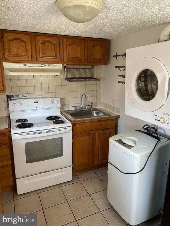 Foto principal - 608 Kenyon St NW