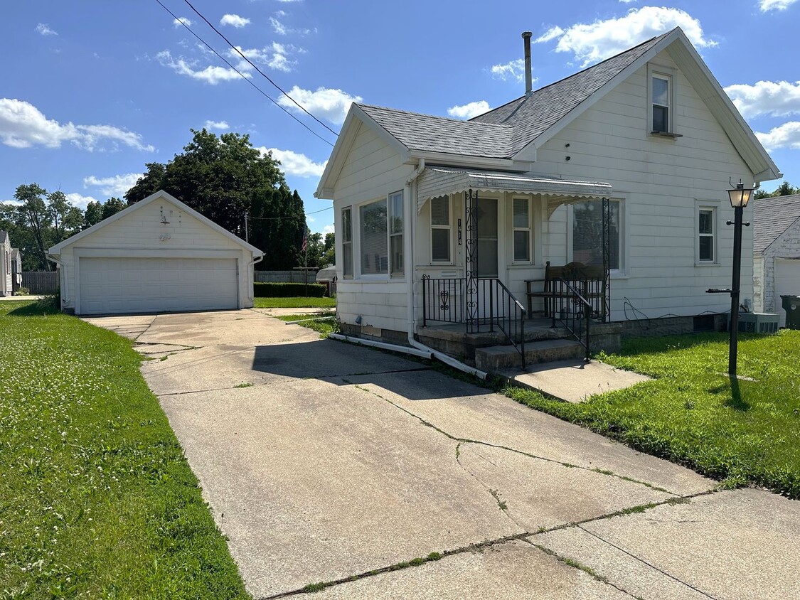Primary Photo - 1414 Cornwall Ave