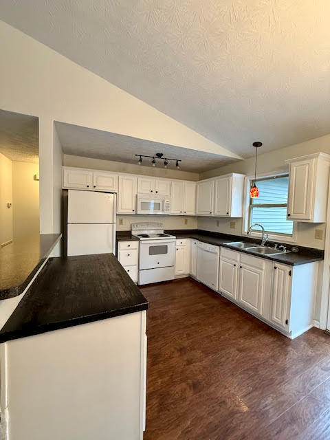 Building Photo - 252 Forest Hill Dr