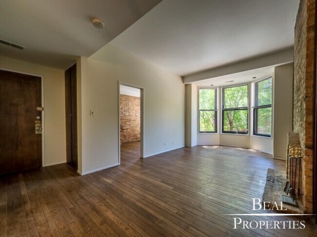Building Photo - 2 bedroom in CHICAGO IL 60657