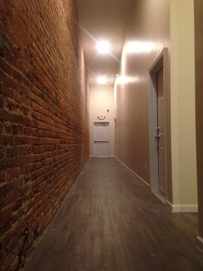 Foto del edificio - 108 W 6th St