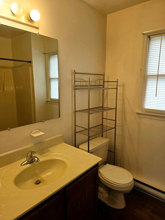 Building Photo - 6 5th St