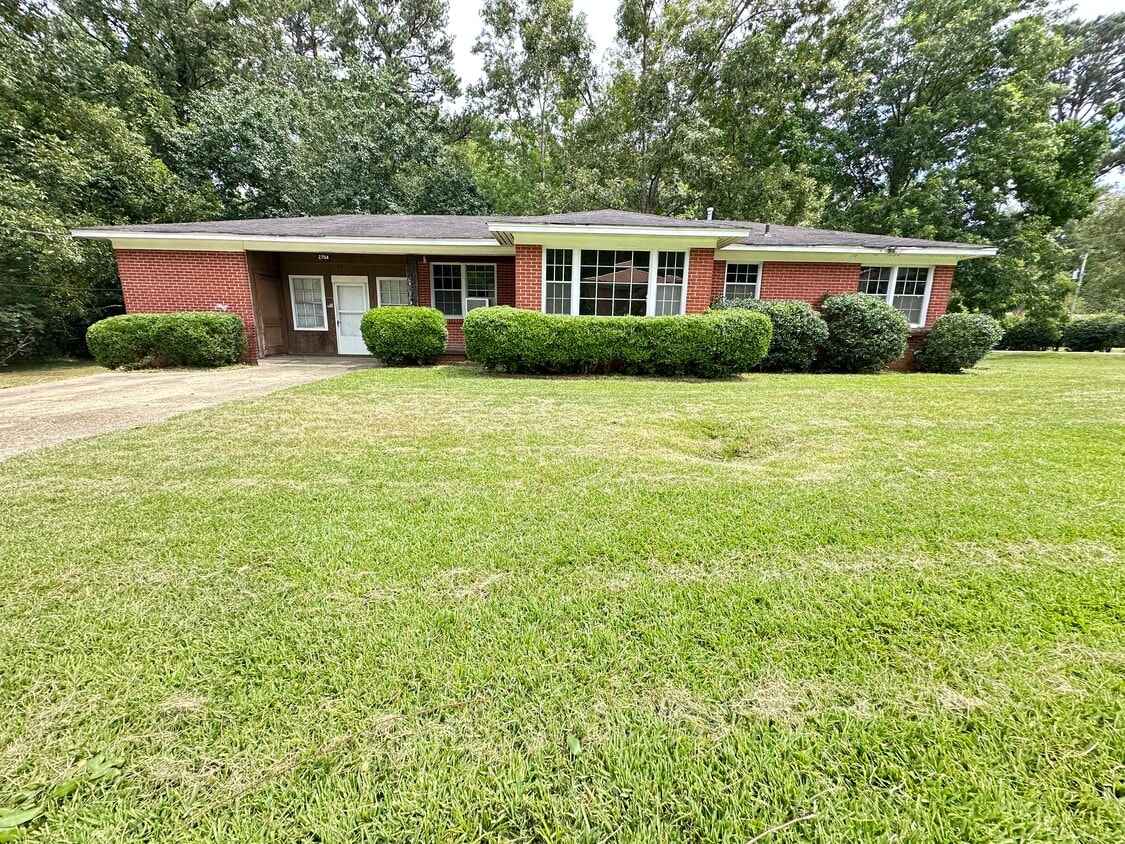 Primary Photo - 2704 44th Ave