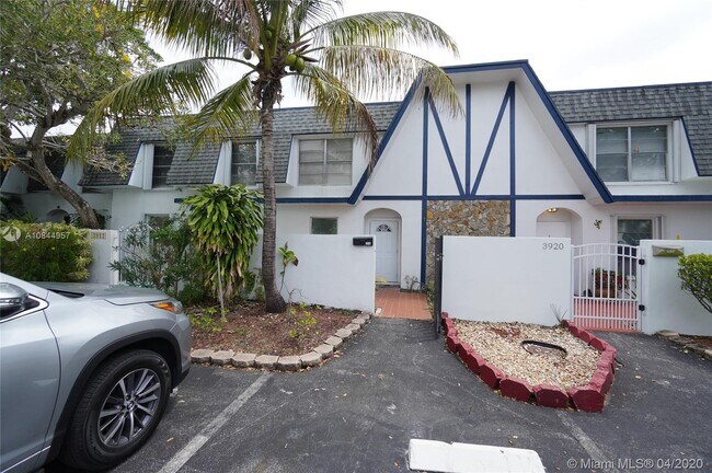 Building Photo - 3916 SW 67th Ter  115 Davie Fl 33314