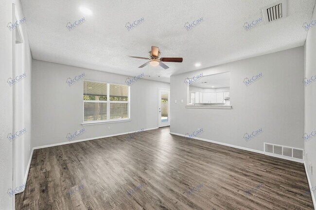 Building Photo - 808 Bullock Dr