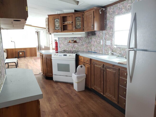 Foto del edificio - 535 Basil Hill Rd