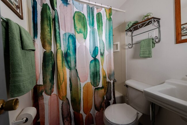 Building Photo - 250 Trumbull Ave