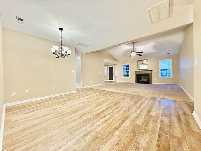 Building Photo - Spacious 3BD/2BA Home in Oak Park | Screened Porch | Large Backyard | 2-Car Garage