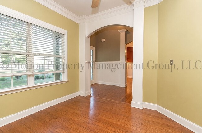 Building Photo - 344 Mary Dr