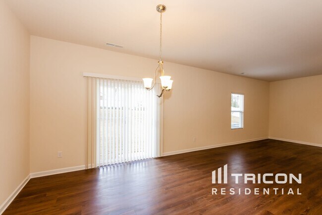 Foto del edificio - 1361 Waylon Ave