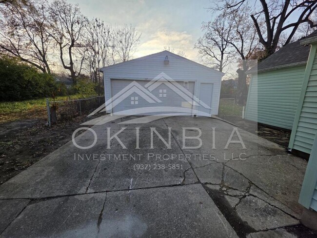 Building Photo - 323 Verona Rd