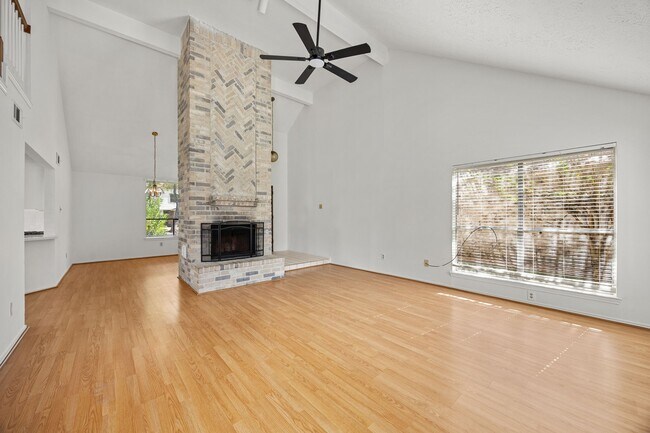 Foto del edificio - 2010 Courtshire Ln