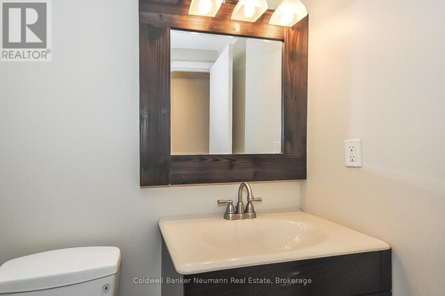 Building Photo - 723 Scottsdale Dr