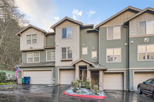Building Photo - Stunning Three-Story Townhome w/ Attached ...