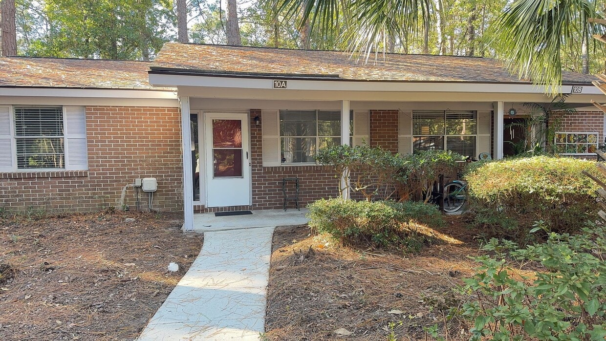 Foto principal - Cozy Two Bedroom Duplex on South End HHI
