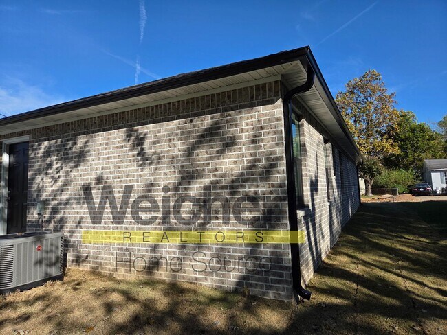 Foto del edificio - 3 Bed 2 bath home on corner lot