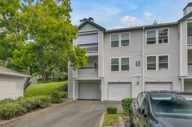 Building Photo - Latitude Condominiums 3 Bed, 2 Bath in Fed...