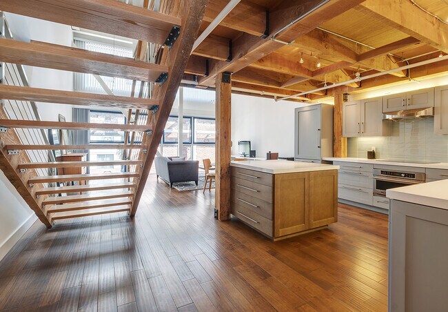 Building Photo - 650 Delancey St