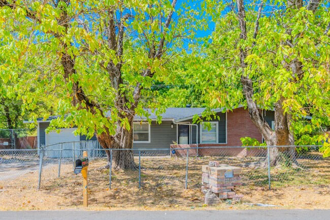 Foto del edificio - 2947 Kavasar Dr